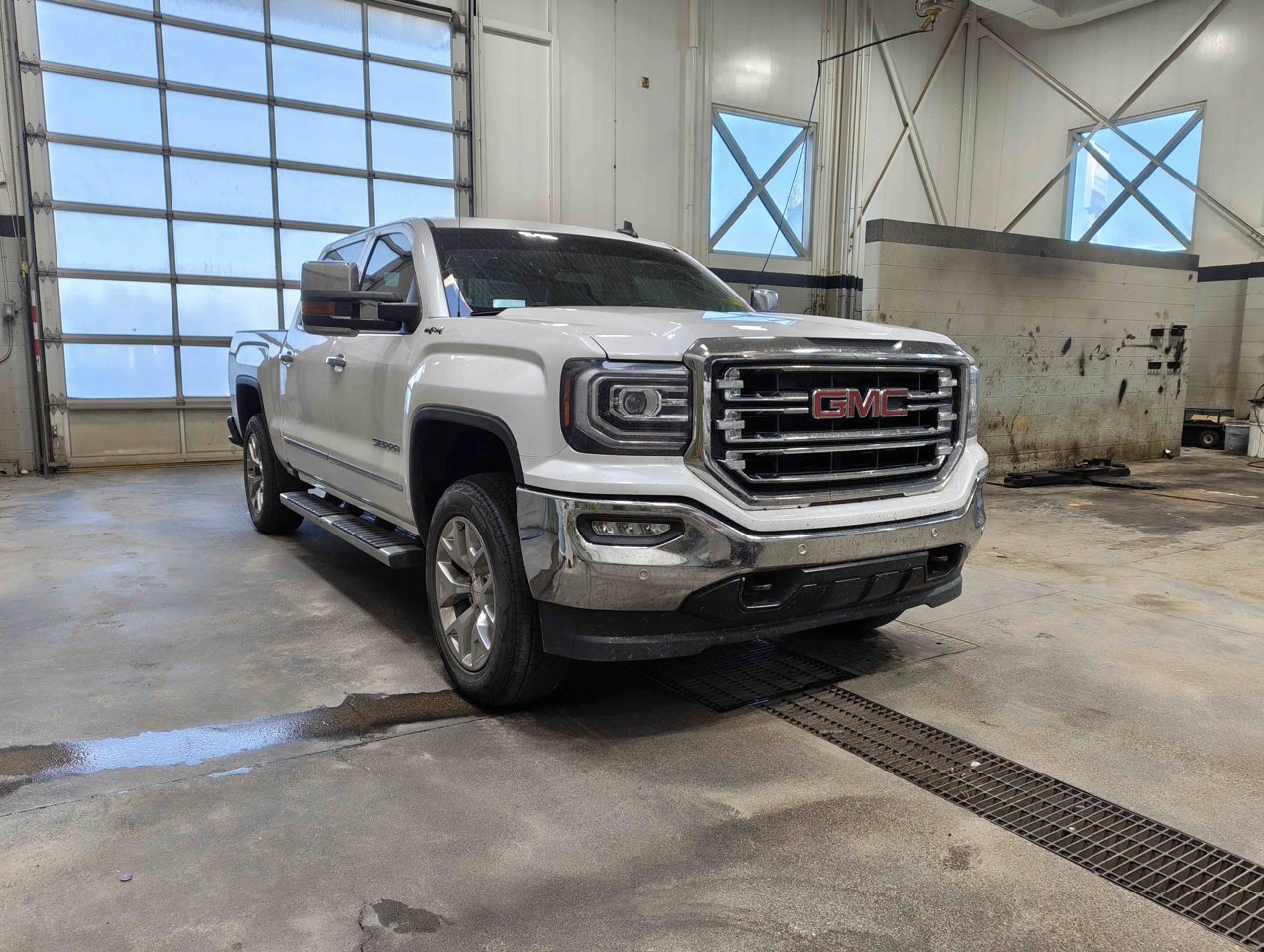 2017 GMC Sierra 1500 4WD Crew Cab 143.5 SLT White Sherwood Park - photo #2