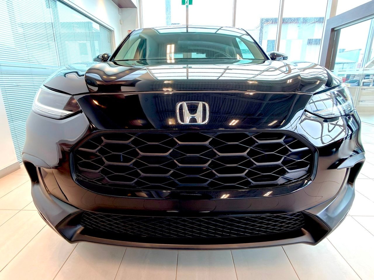 2024 Honda HR-V Black Notre-Dame-des-Prairies - photo #5