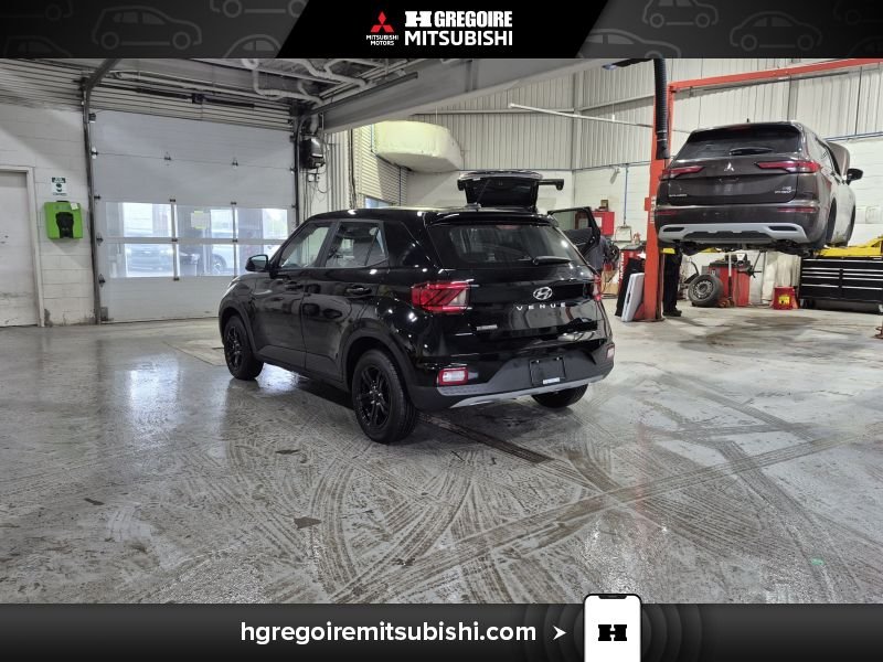 2023 Hyundai Venue Black Blainville - photo #5