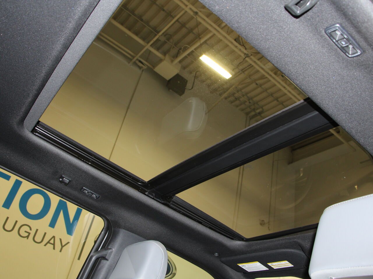 2025 Ford F-150 Lightning LARIAT Grey Châteauguay - photo #6