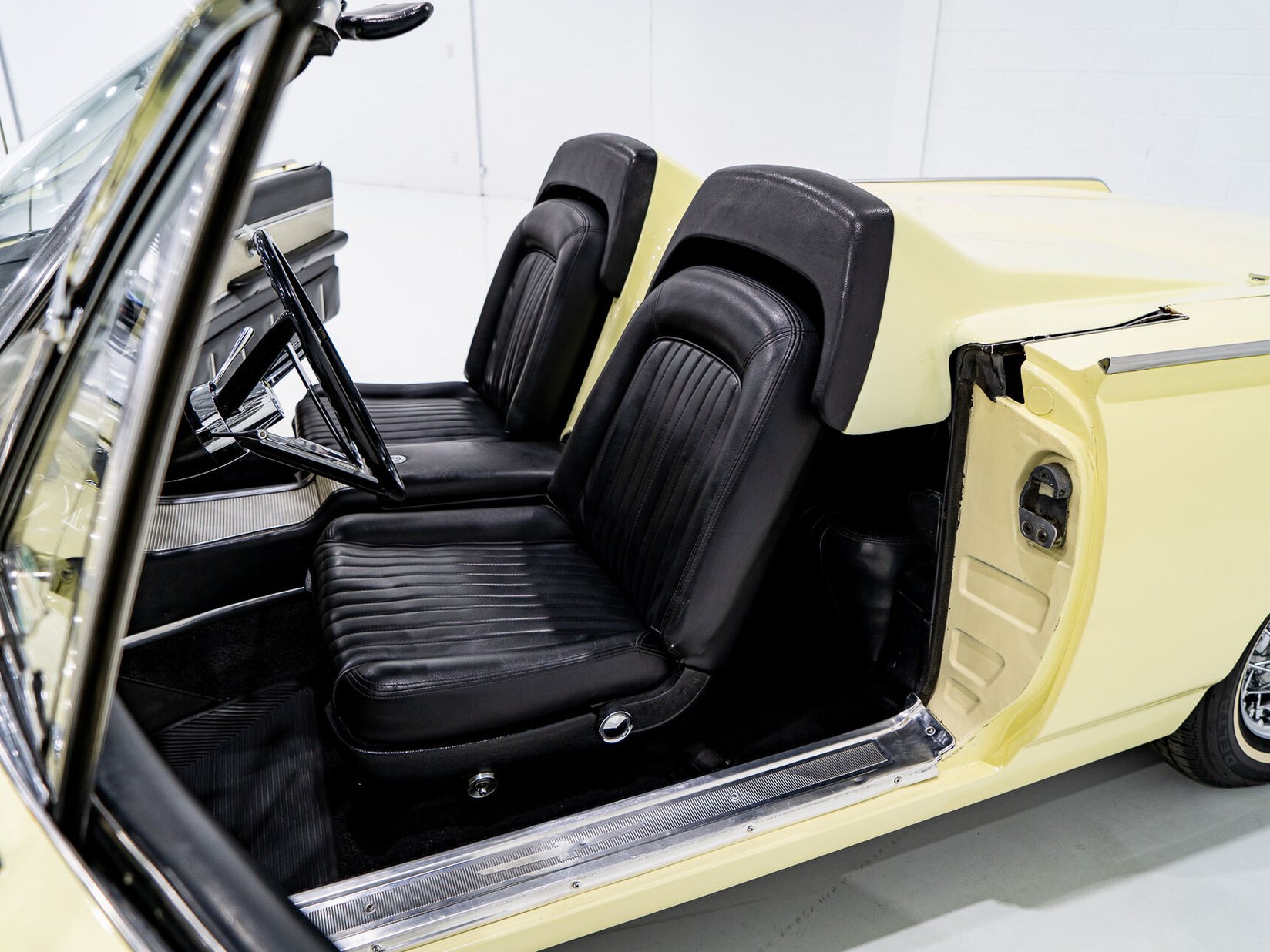 Ford Thunderbird Beautifully Presented From Older Restoration with original bill of sale 1962 Jaune Montréal - photo #71
