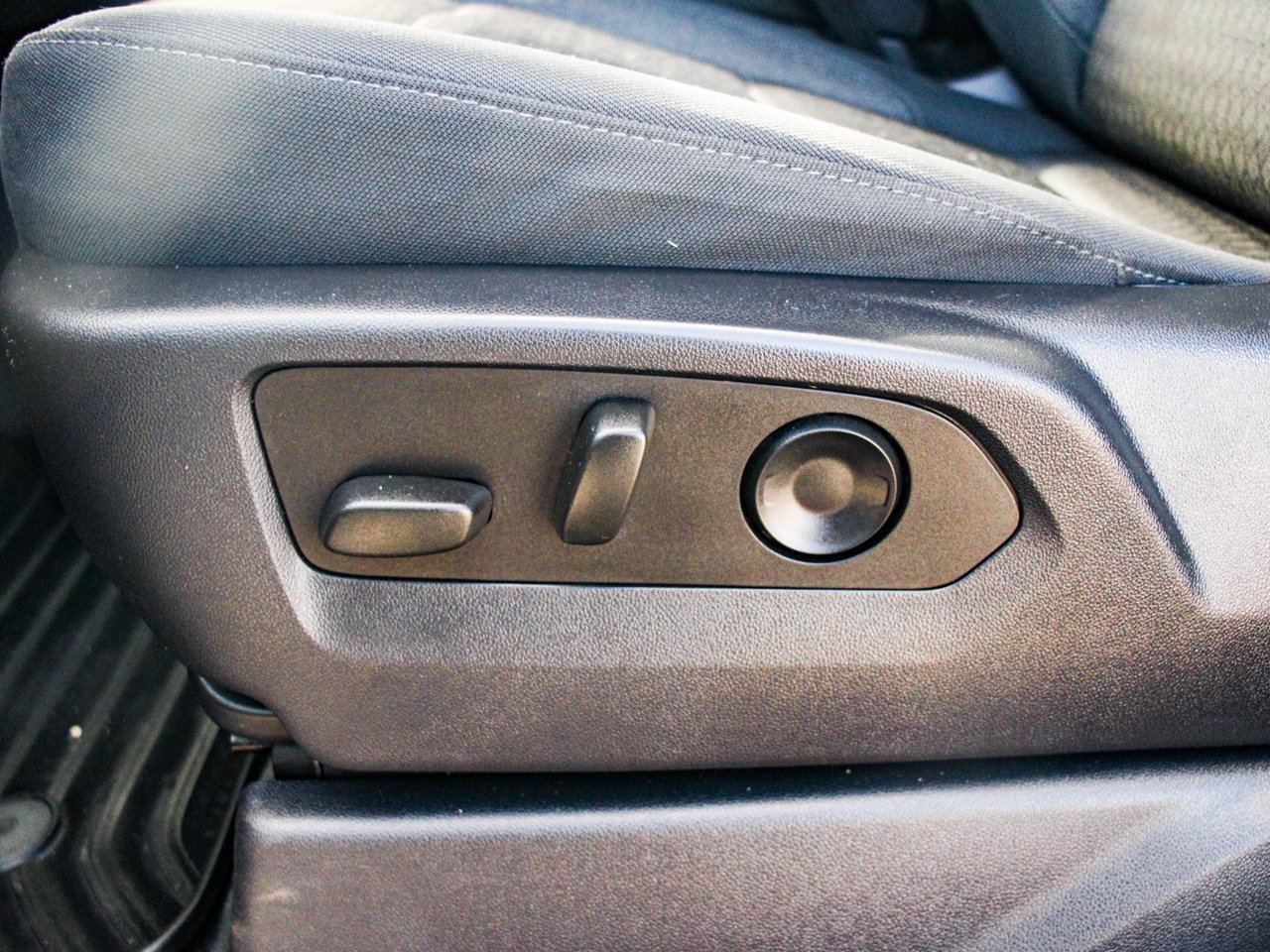 2023 Chevrolet Silverado 1500 4WD Crew Cab 147 LT Grey Sherwood Park - photo #14
