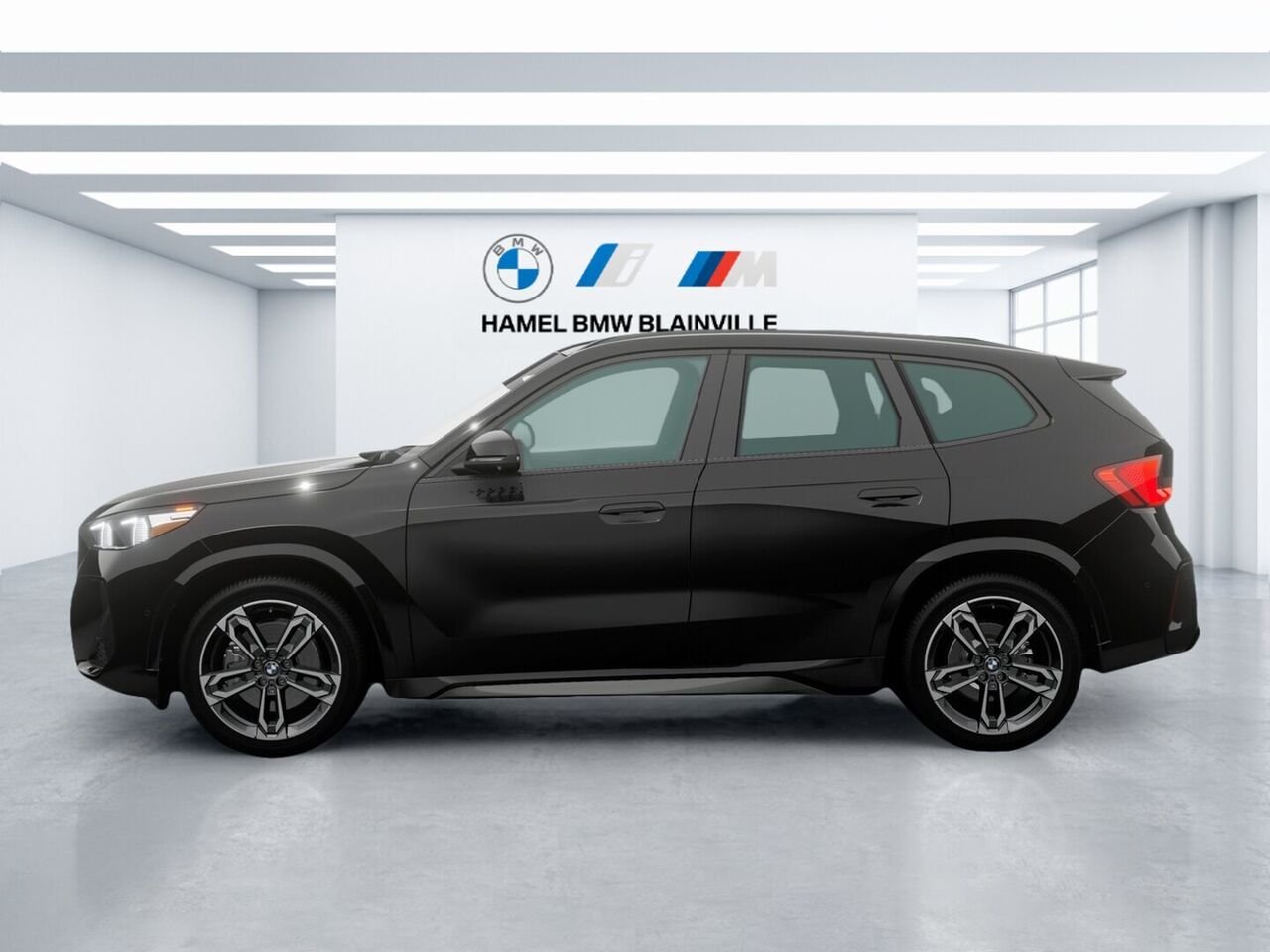 2026 BMW X1 xDrive28i Black Sapphire Metallic Blainville - photo #3