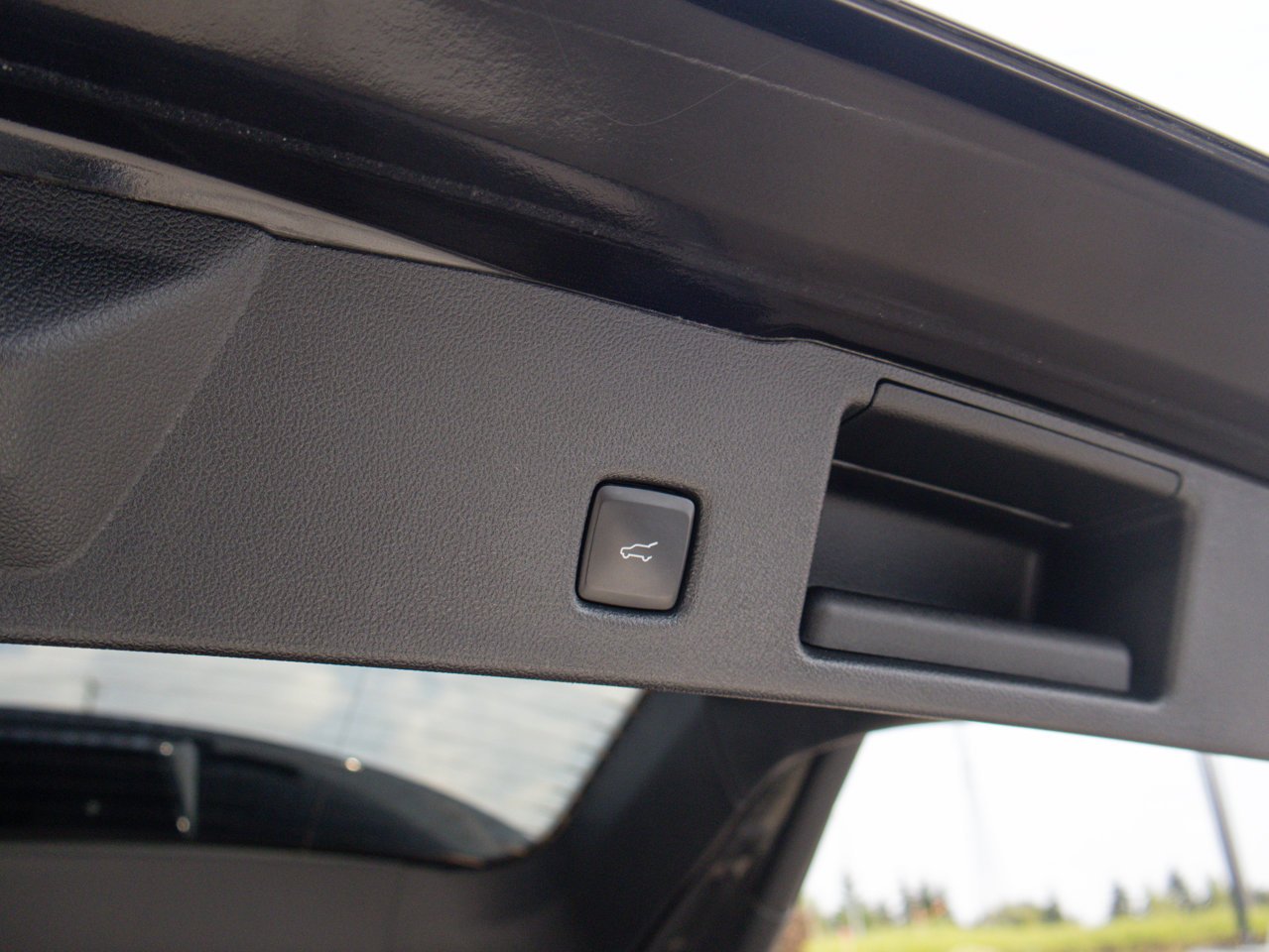 2020 Ford Escape Titanium Hybrid AWD Black Sherwood Park - photo #11