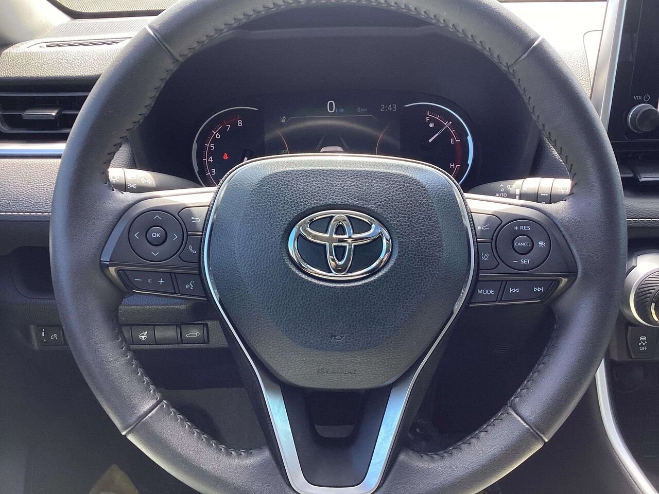 2024 TOYOTA RAV4 XLE Black Gatineau - photo #12