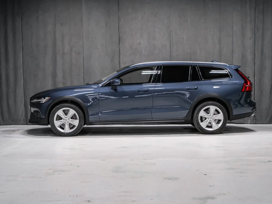 2023 Volvo V60 Cross Country B5 CORE CLIMATE Blue