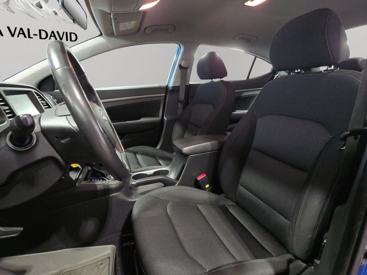 Hyundai Elantra Berline 4 portes, boîte automatique, GL, volant chauffant, caméra de recul 2017 Bleu Val-David - photo #6