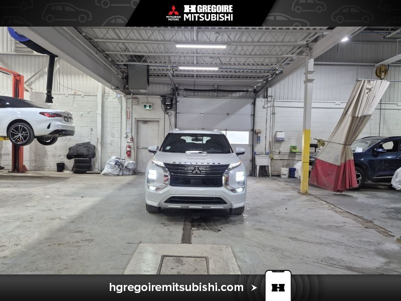 2023 Mitsubishi Outlander Plug-In Hybrid White Blainville - photo #1