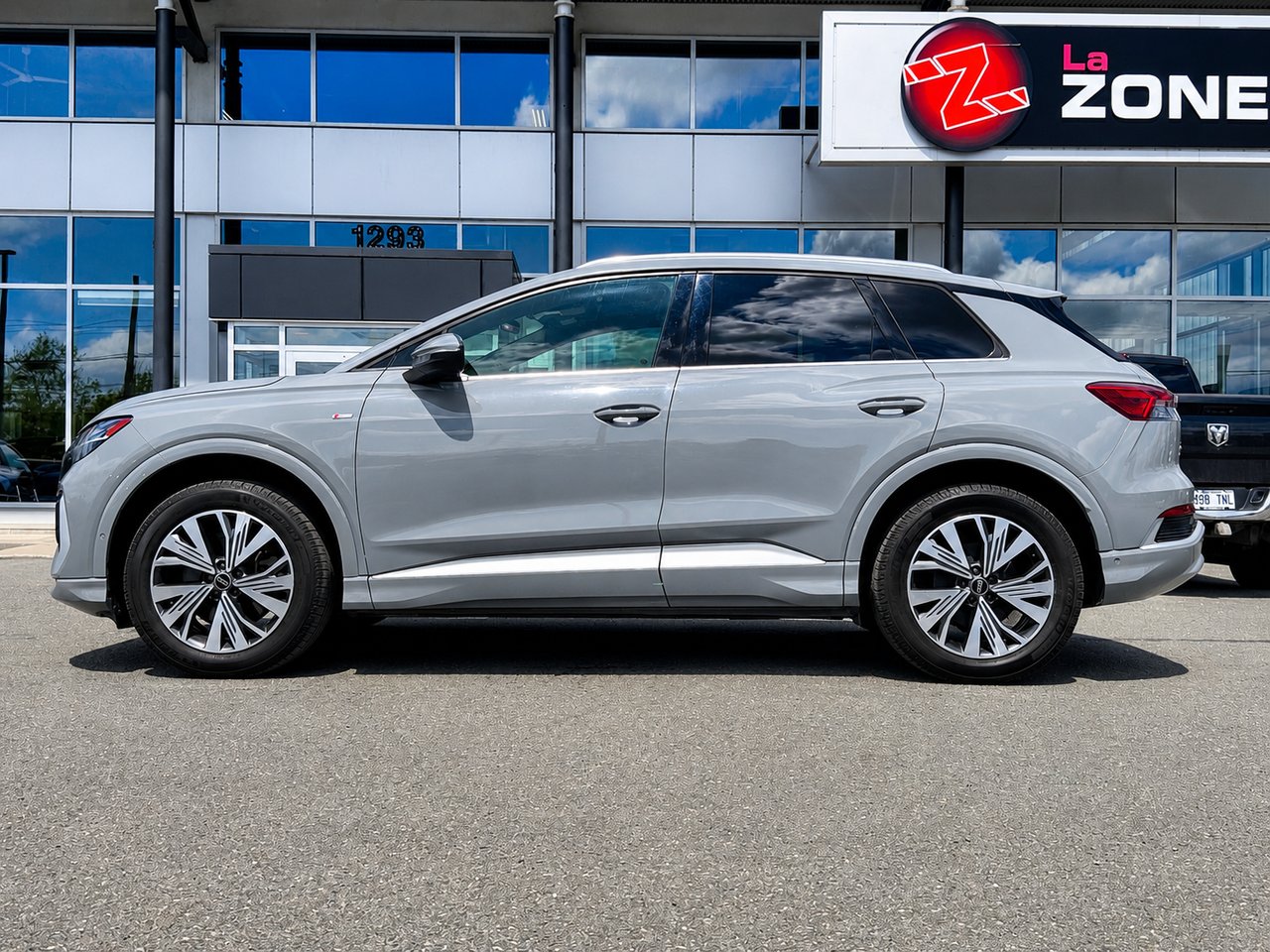 Audi Q4 e-tron 2023 Gris Granby - photo #2