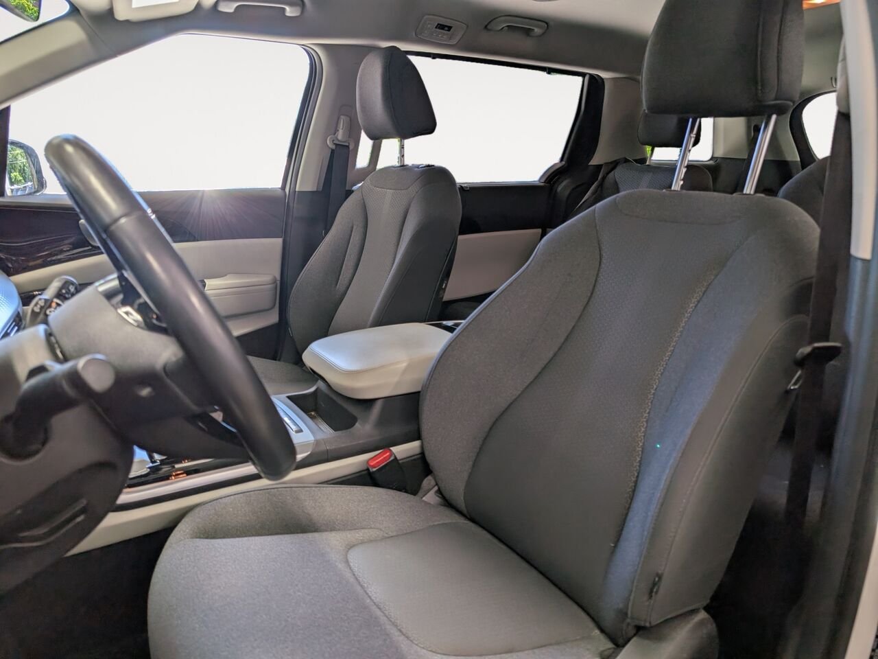 Kia Carnival LX/SIÈGES CHAUFFANTS/VOLANT CHAUFFANT/CAMÉRA DE RECUL/BLUETOOTH/AC/VITRES ÉLECTRIQUES 2023 Blanc Sherbrooke - photo #6