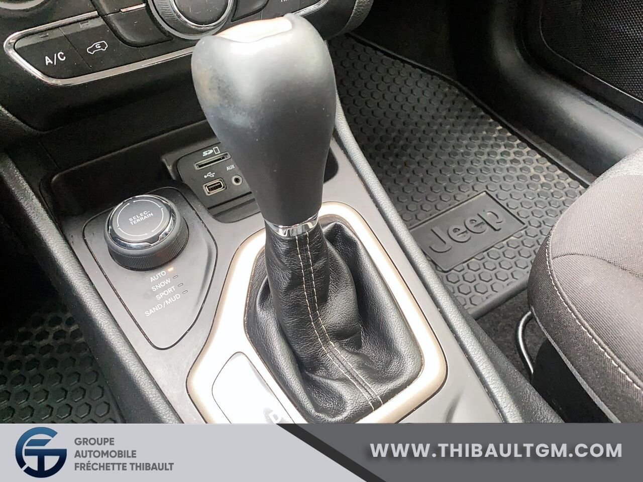 2014 JEEP CHEROKEE L 4 RM, 4 portes, North Red Montmagny - photo #13