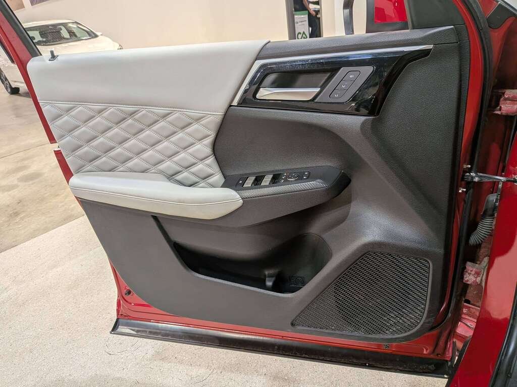 2023 Mitsubishi Outlander Plug-In Hybrid GT S-AWC Red Val-David - photo #36