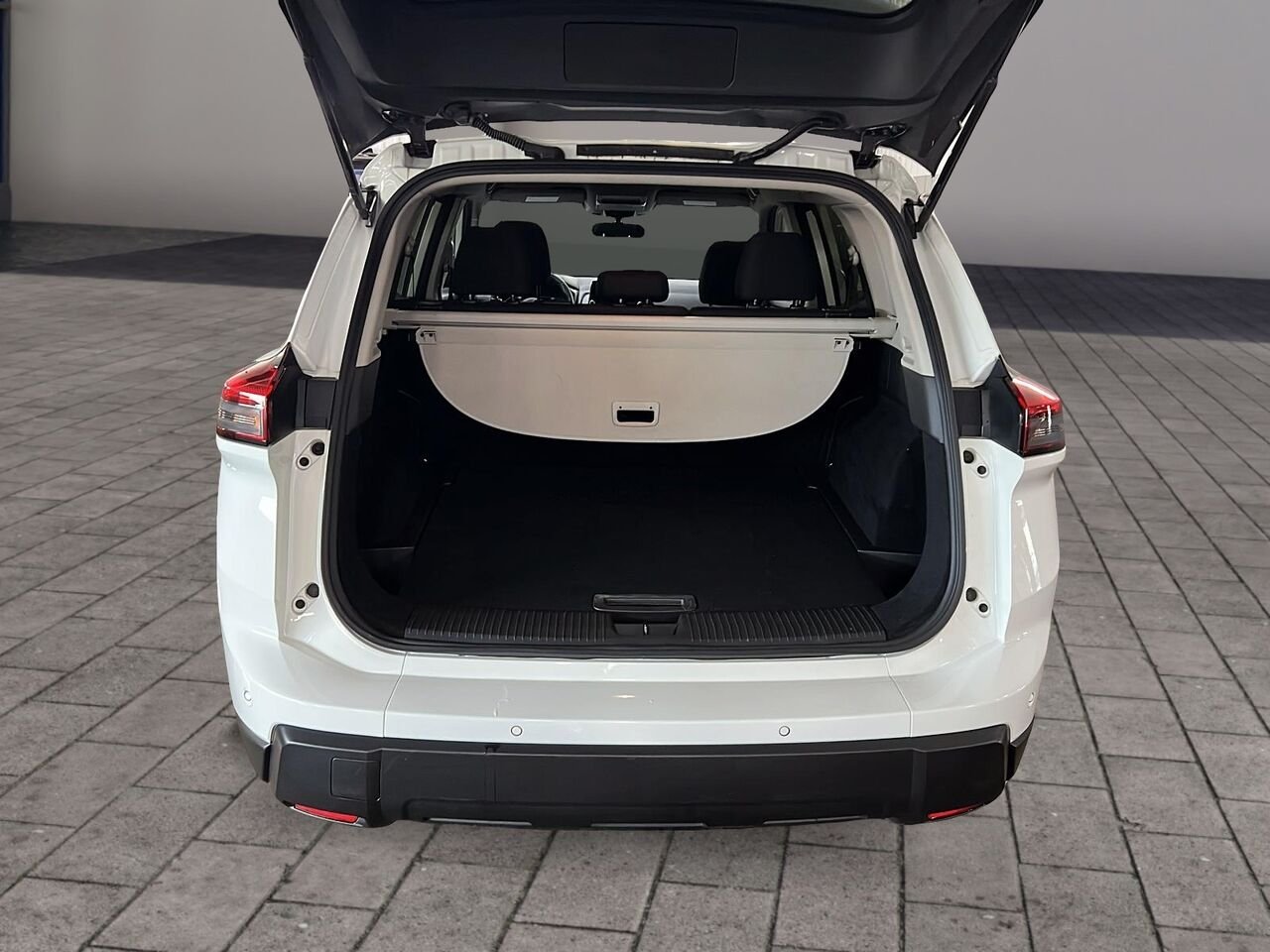 2024 Nissan Rogue White Québec - photo #5