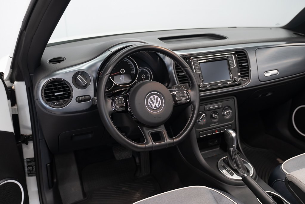 Volkswagen Beetle Trendline+ cabriolet 2 portes 2016 Blanc Kirkland - photo #17