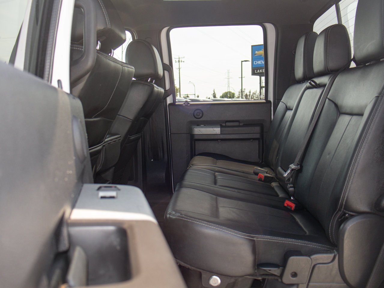 2016 Ford Super Duty F-350 SRW 4WD Crew Cab 156 Lariat White Sherwood Park - photo #30