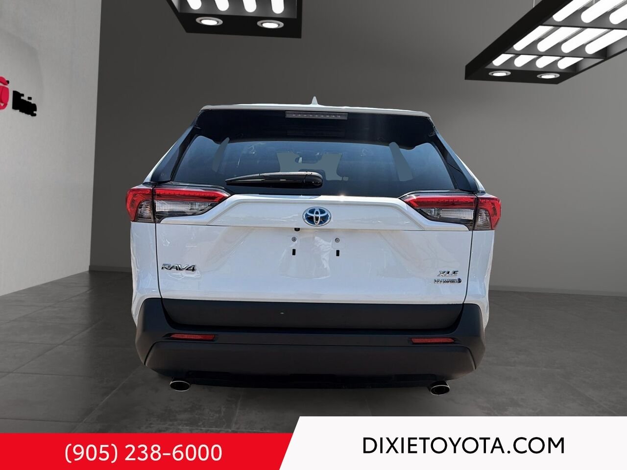 2024 Toyota RAV4 Hybrid XLE AWD / CLEAN CARFAX / HEATED SEATS / MOONROOF / ALLOY WHEELS / CARPLAY AND ANDROID AUTO Mississauga - photo #4