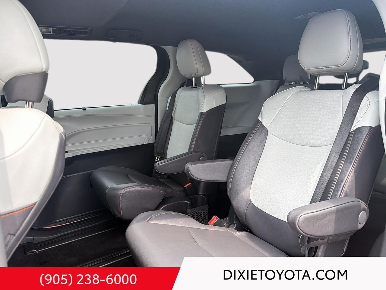 2023 Toyota Sienna XSE FWD HYBRID / CLEAN CARFAX / MOONROOF / ALLOY WHEELS / CARPLAY AND ANDROID AUTO Red Mississauga - photo #19