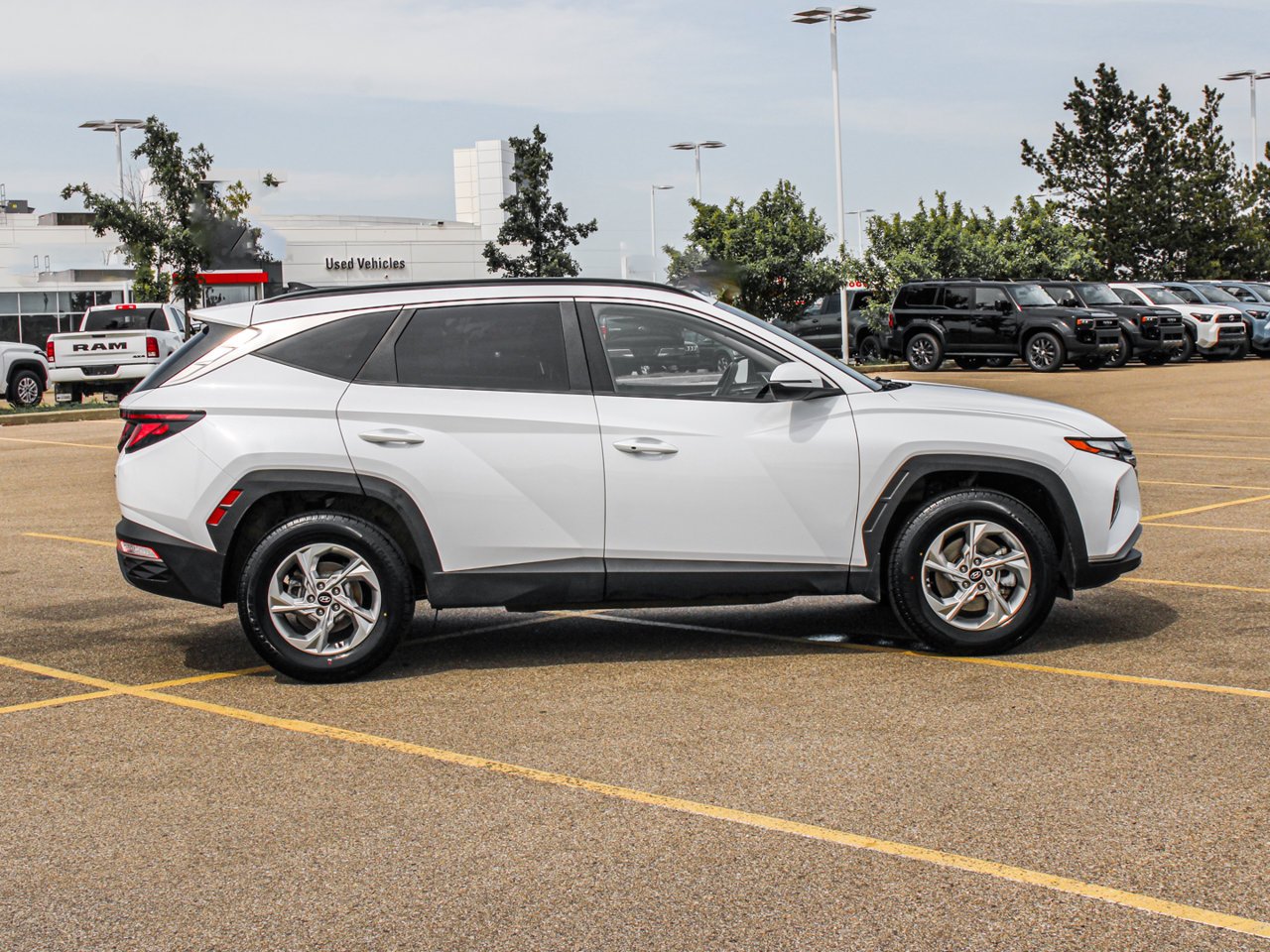 2023 Hyundai Tucson Preferred AWD White Sherwood Park - photo #9