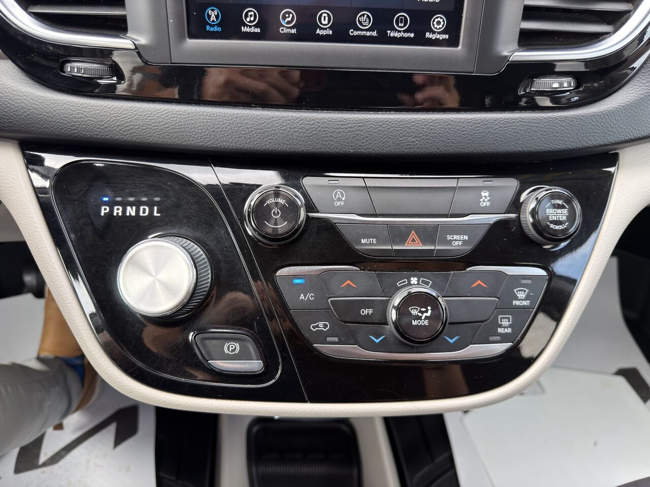 2019 Chrysler Pacifica Black Thetford Mines - photo #23