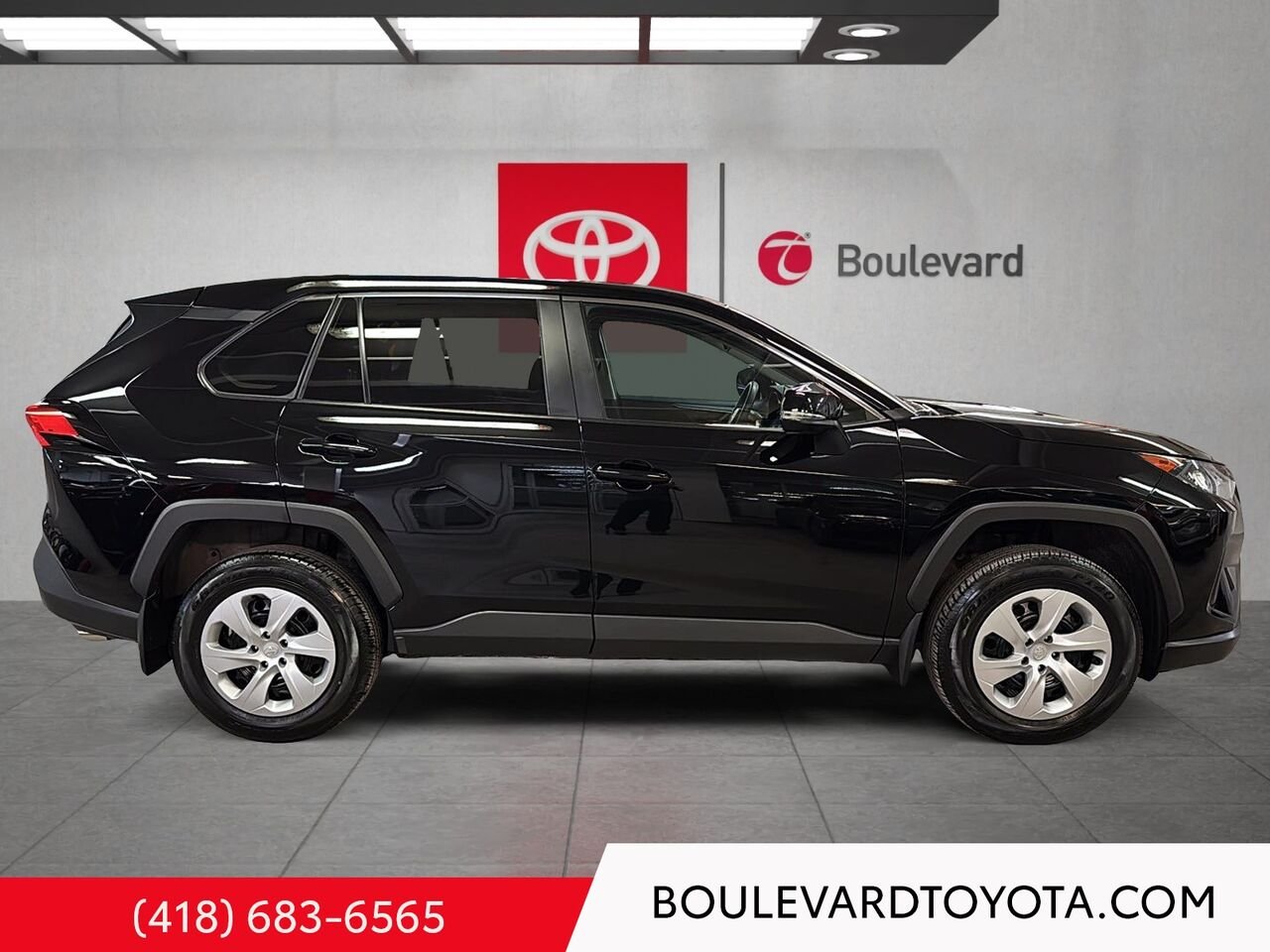 Toyota RAV4 99412A-88 | LE, AWD 2024 Noir minuit métallisé Québec - photo #2