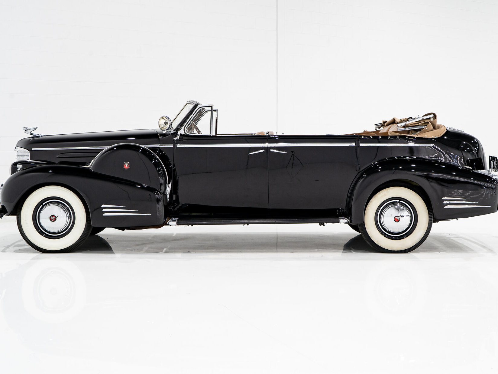 Cadillac Series 90 **PRICE IN USD**1 of 13 V16 1938 Noir Montréal - photo #42