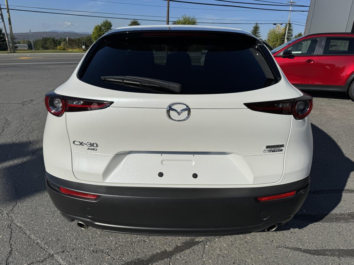 2023 Mazda CX-30 White Lac Mégantic - photo #3