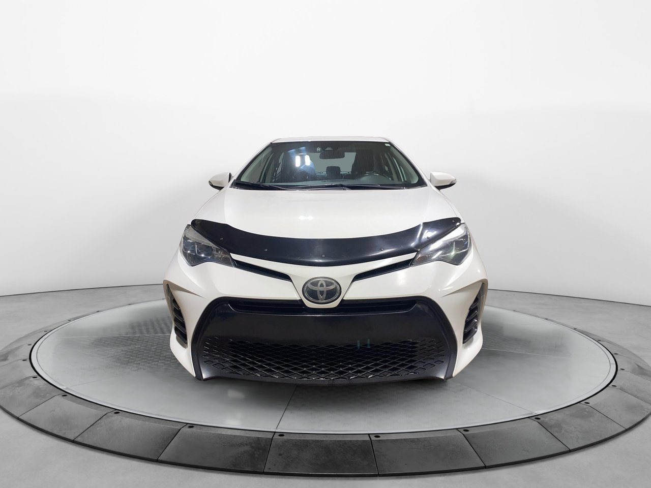 2018 Toyota Corolla VIN 2T1BURHE3JC022129 White Baie-Comeau - photo #1