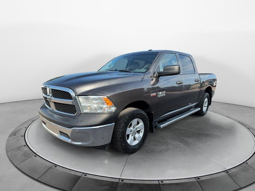 2017 Ram 1500 VIN 3C6RR7KT0HG649048 Grey Baie-Comeau - photo #0