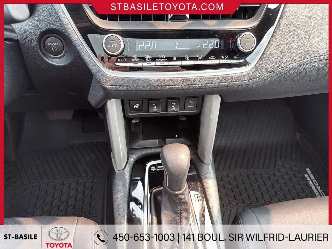 TOYOTA Corolla Cross Hybride 2024 Argent Saint-Basile-le-Grand - photo #16