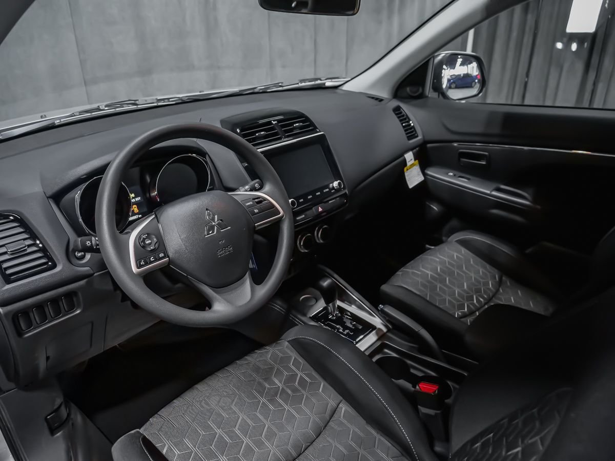 2026 Mitsubishi RVR ES White Diamond Montreal - photo #8