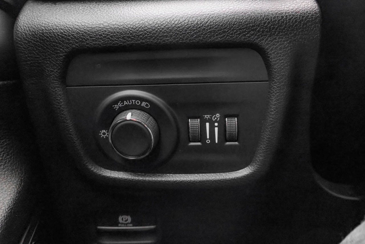 2025 Jeep Grand Cherokee Altitude 4x4 White Sherwood Park - photo #16