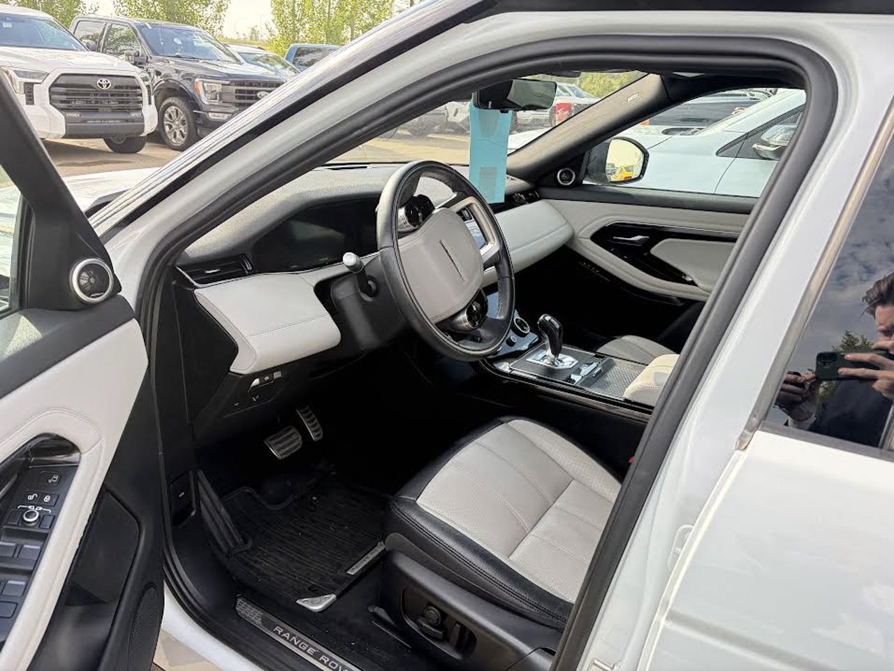 2020 Land Rover Range Rover Evoque P250 First Edition Yulong White Metallic Sherwood Park - photo #6