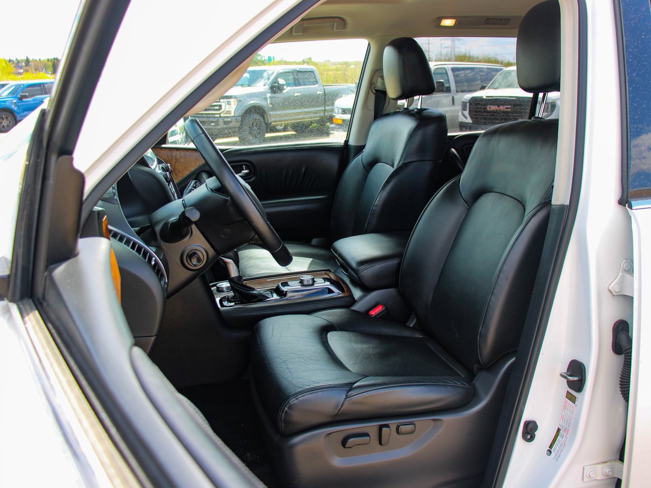 2024 Nissan Armada 4x4 SL White Sherwood Park - photo #29