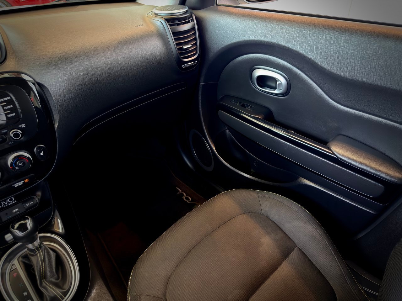 2016 Kia Soul White Notre-Dame-des-Prairies - photo #17