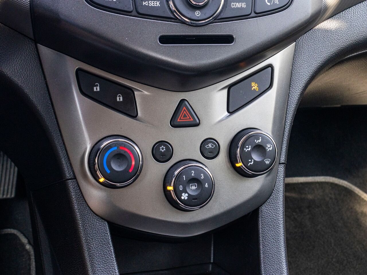 2012 Chevrolet Sonic Hayon 5 portes LT Orange Châteauguay - photo #15