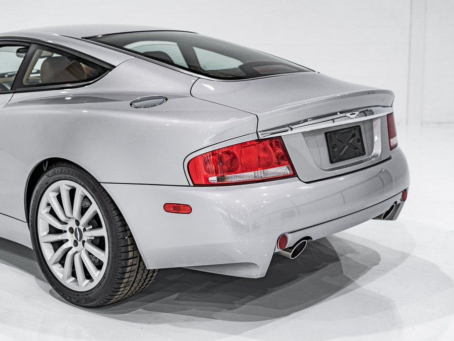 2003 Aston Martin Vanquish 2003 Grey