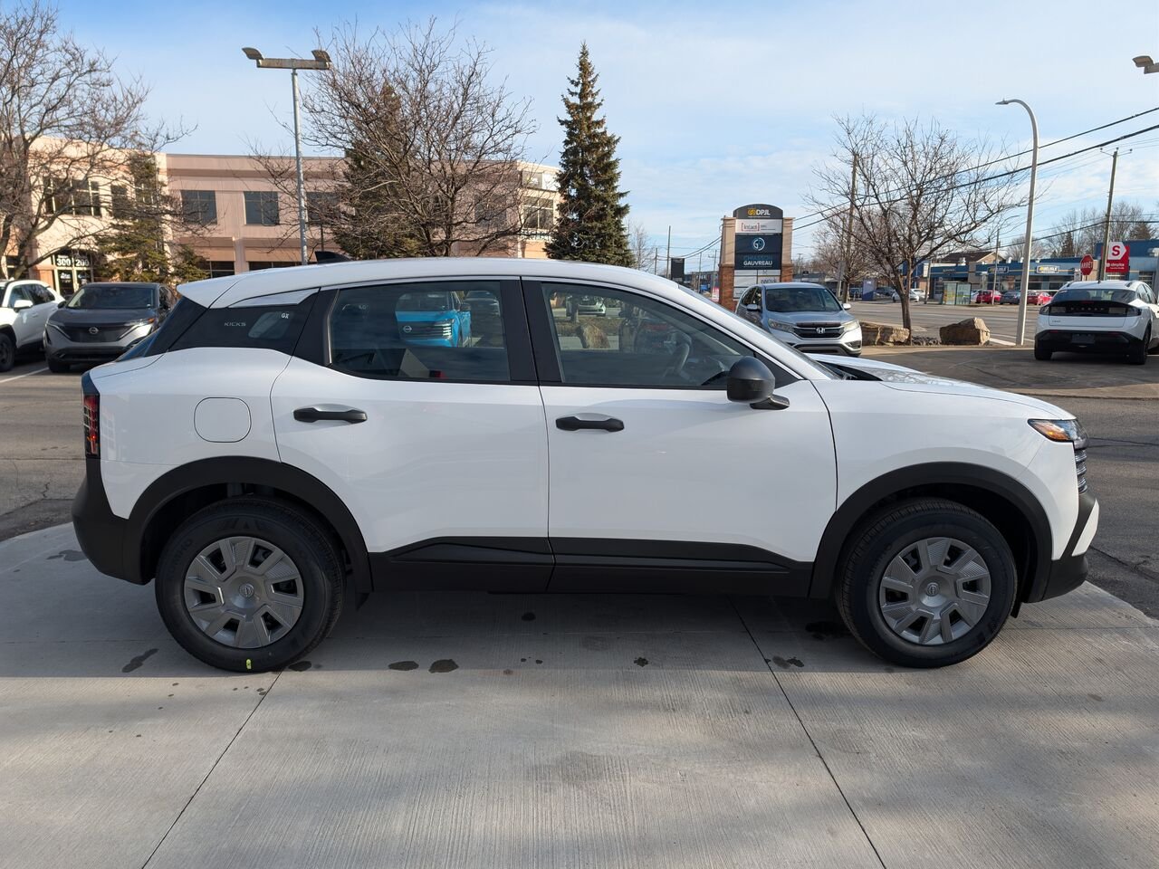 NISSAN Kicks KICKS S 2026 Bleu foncé nacré Châteauguay - photo #7