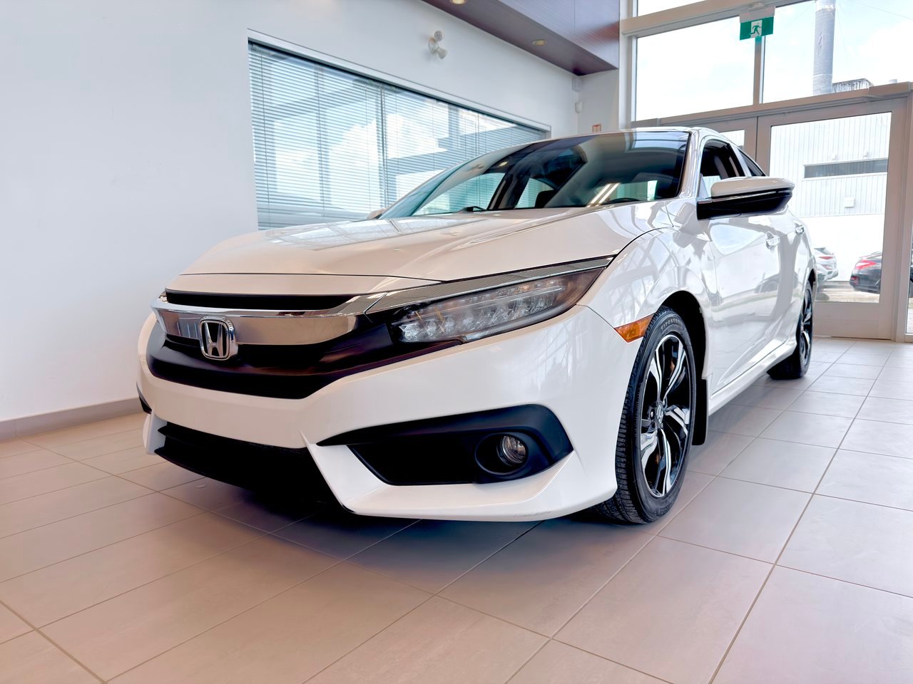 Honda Civic Sedan 2018 Blanc Notre-Dame-des-Prairies - photo #5