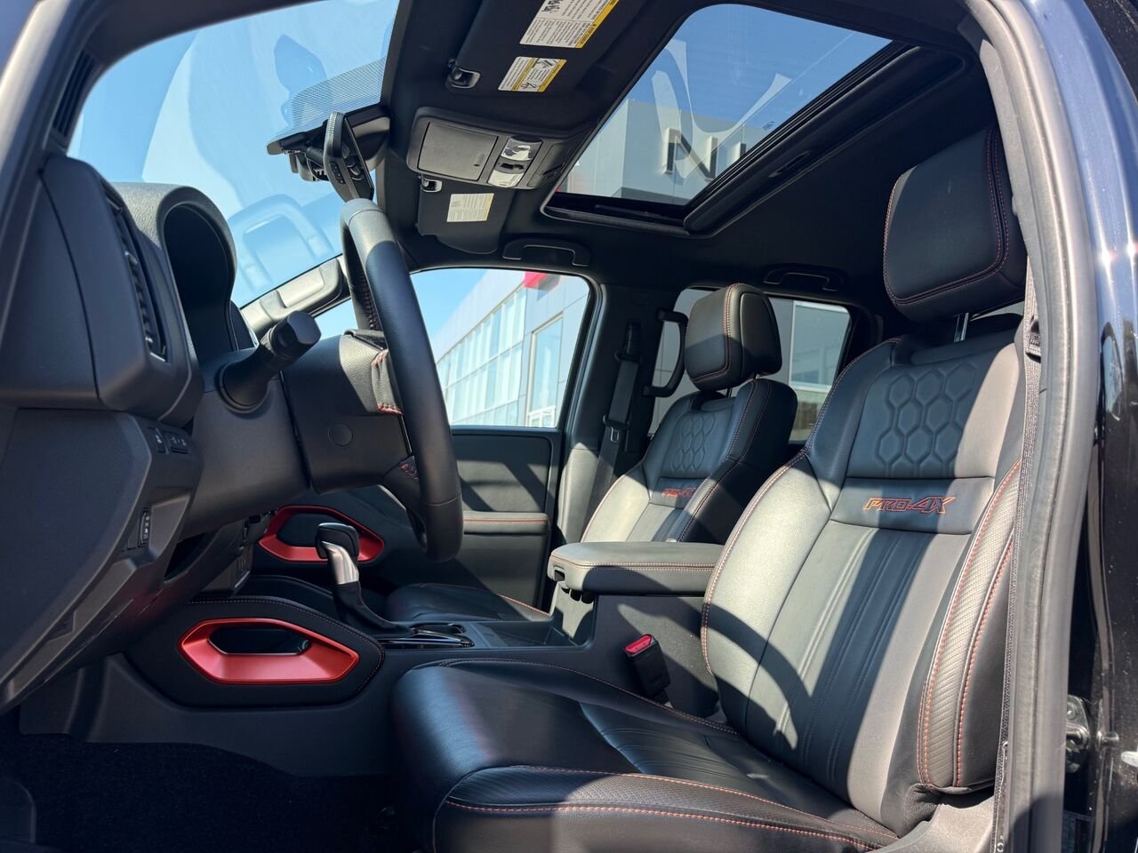Nissan Frontier PRO-4X LUXURY | JAMAIS ACCIDENTÉ✅ 2024 Noir Châteauguay - photo #2