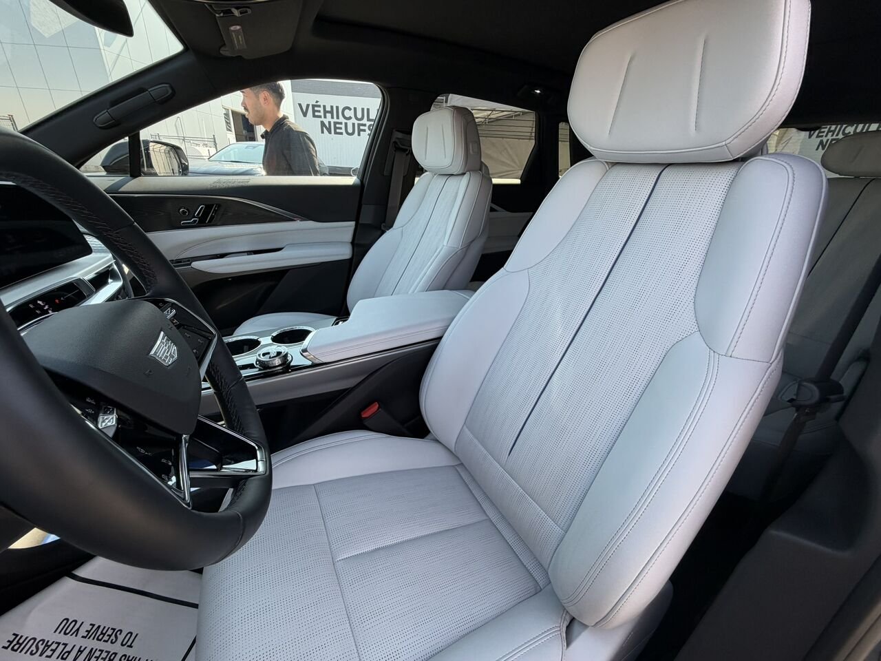 Cadillac LYRIQ LUXURY AWD FINANCEMENT À PARTIR DE 0.99% 2024 Gris Laval - photo #20
