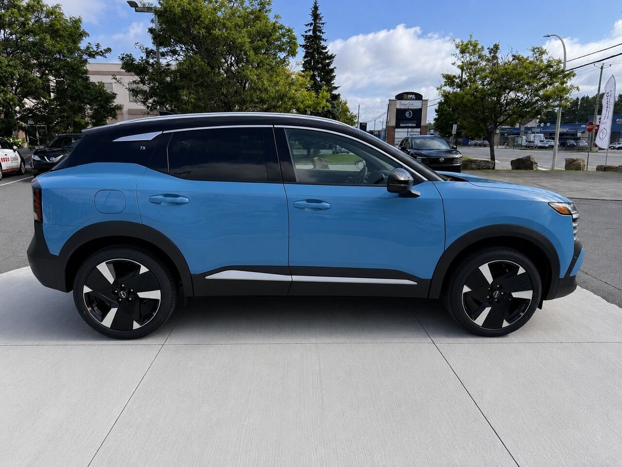 NISSAN Kicks KICKS SR PRIVIL GE 2026 Bleu glacial arctique/Noir intense Châteauguay - photo #5
