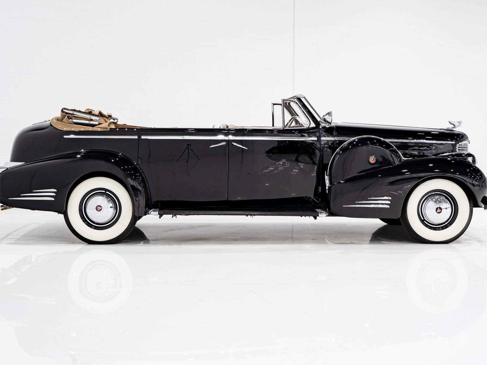 Cadillac Series 90 **PRICE IN USD**1 of 13 V16 1938 Noir Montréal - photo #23
