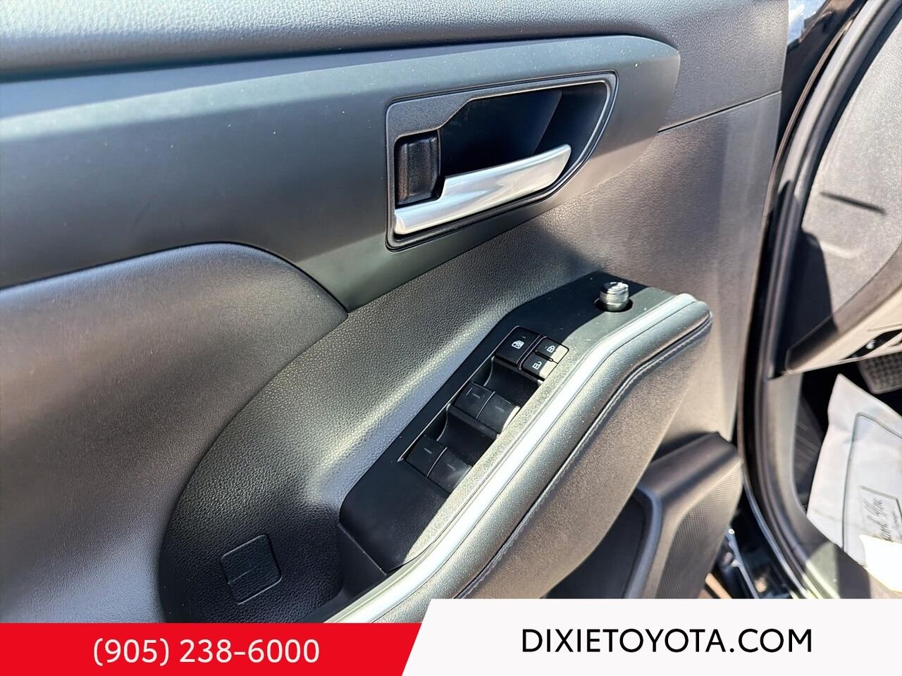 2024 Toyota Highlander XLE AWD / CLEAN CARFAX / HEATED SEATS / MOONROOF / ALLOY WHEELS / CARPLAY AND ANDROID AUTO Black Mississauga - photo #8