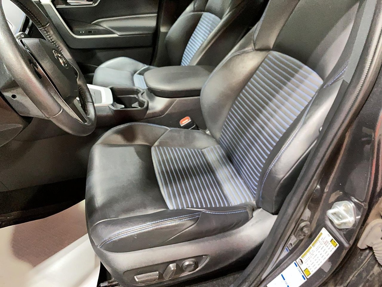 2021 Toyota RAV4 VIN 2T3RWRFV9MW116733 Magnetic Grey Metallic w/Black Roof Chicoutimi - photo #10