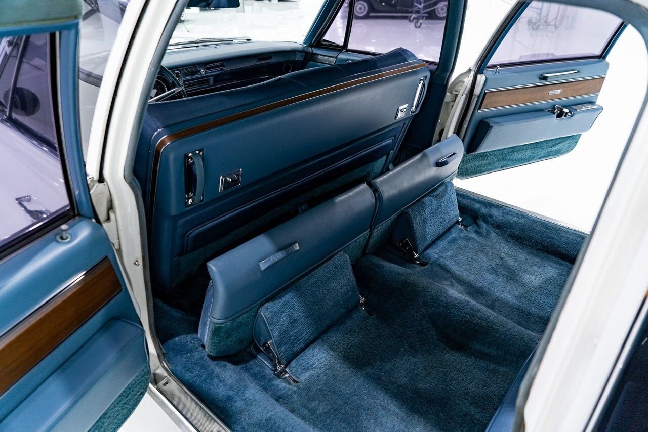 Cadillac Fleetwood **PRICE IN USD** Factory Limo dual AC with only 18,892 miles 1966 Blanc Montréal - photo #55