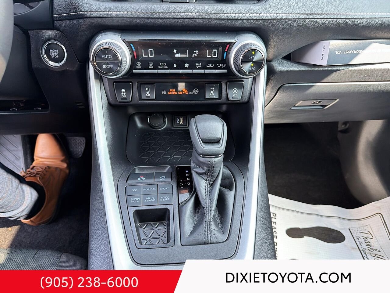 2025 Toyota RAV4 XLE AWD / CLEAN CARFAX / HEATED SEATS / MOONROOF / ALLOY WHEELS / CARPLAY AND ANDROID AUTO Blue Mississauga - photo #16