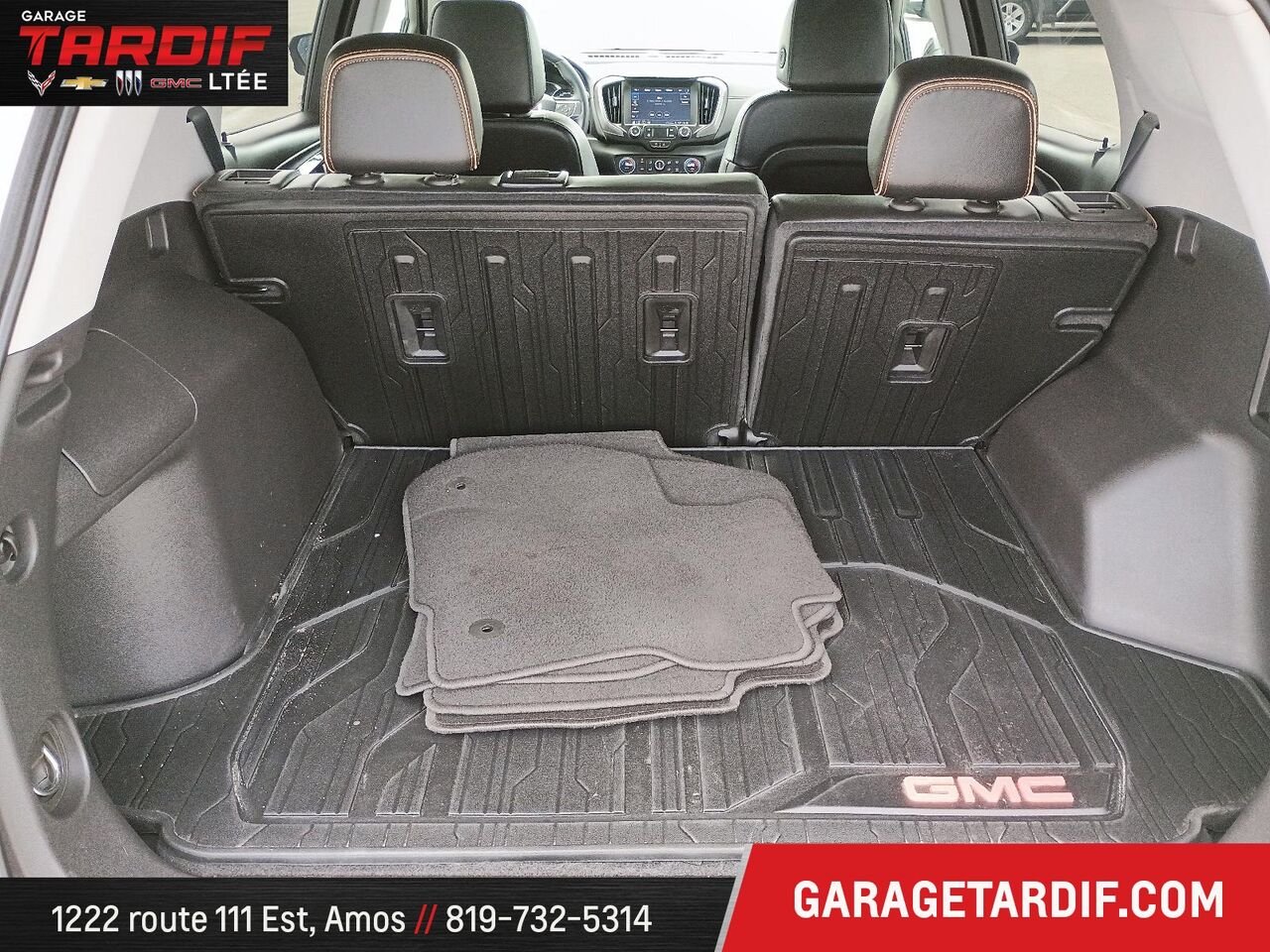 2024 GMC Terrain SLT AWD Red Mont-Laurier - photo #13