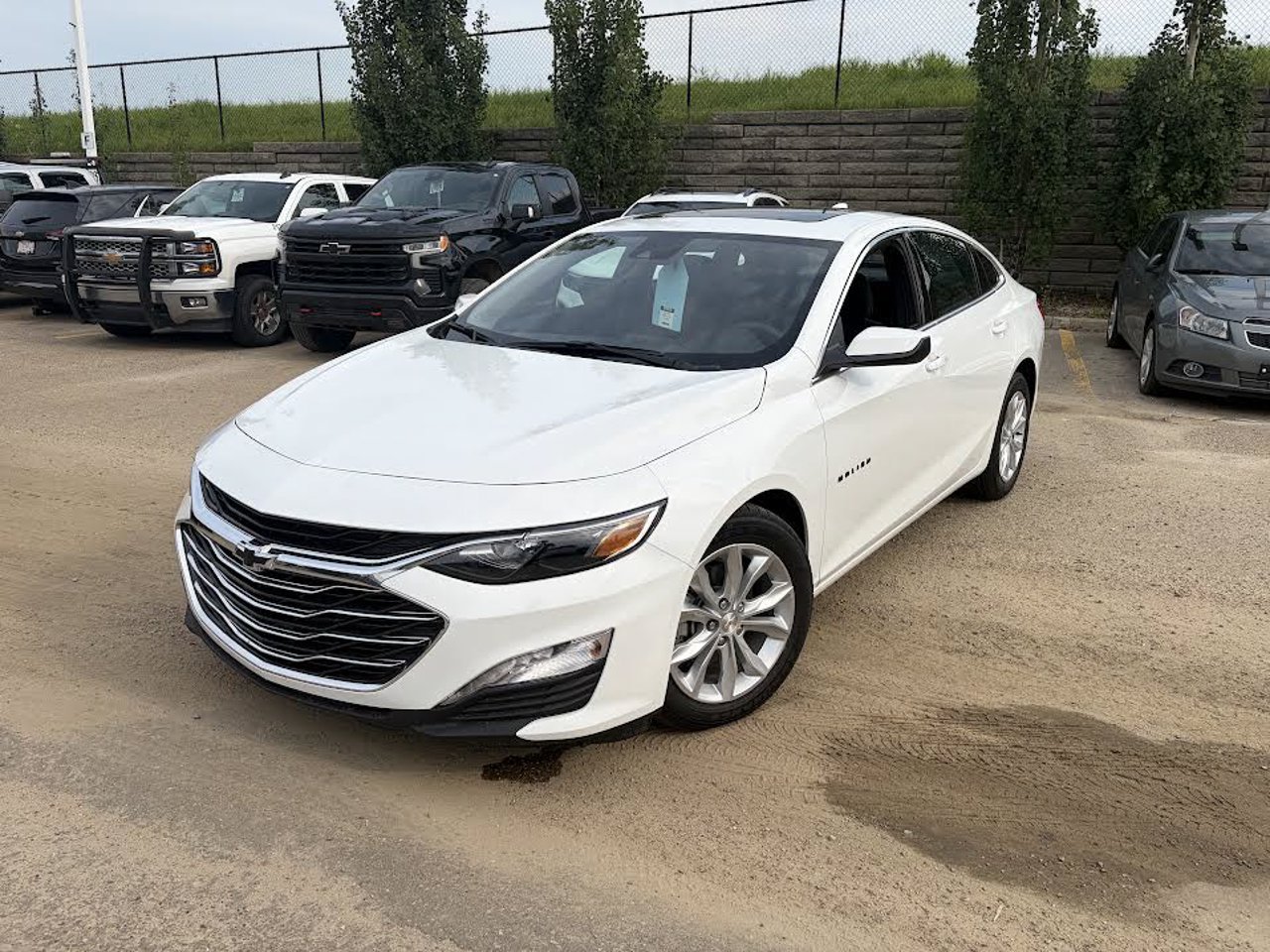 2024 Chevrolet Malibu 4dr Sdn 1LT White Sherwood Park - photo #2