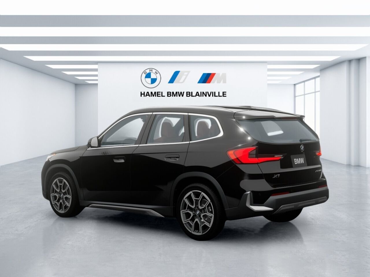 BMW X1 xDrive28i 2026 Noir saphir métallisé Blainville - photo #1