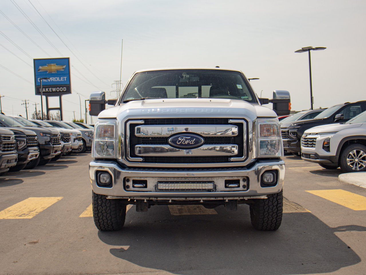 2016 Ford Super Duty F-350 SRW 4WD Crew Cab 156 Lariat White Sherwood Park - photo #2